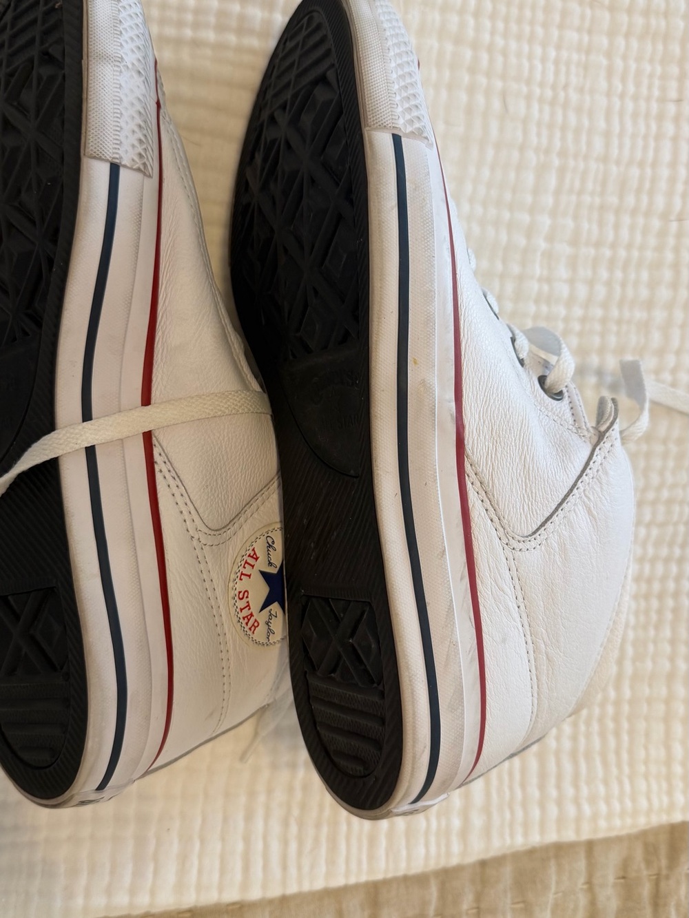 Converse White Leather 3/4 top Sneakers with Red Accent EUC! Mens 9 women’s 11 - Picture 6 of 10